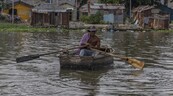 Donde el progreso no llega: cruzar el r&iacute;o Ozama en yola en pleno siglo XXI