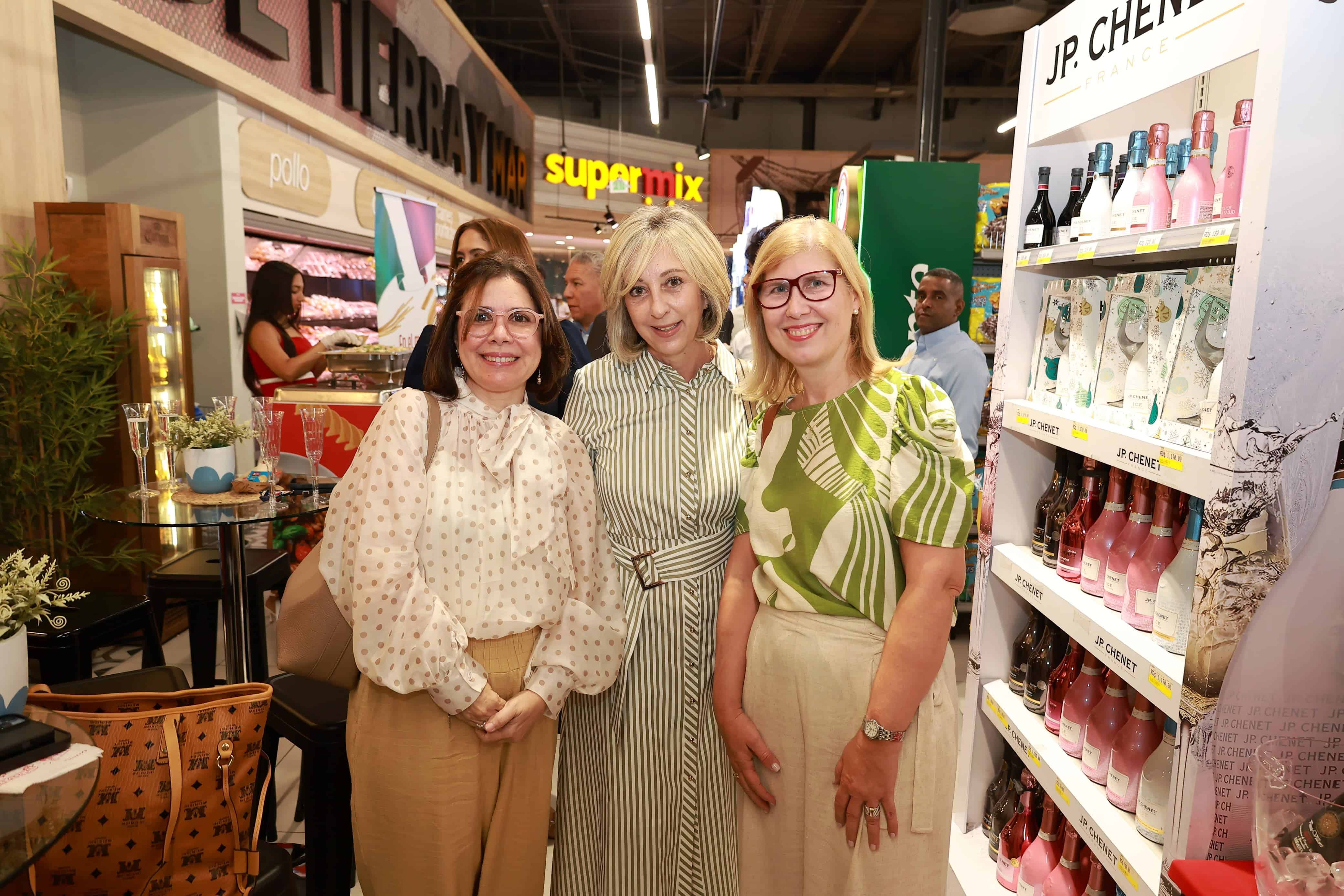 María López, Rosángela Ferrúa y Selina Sánchez.