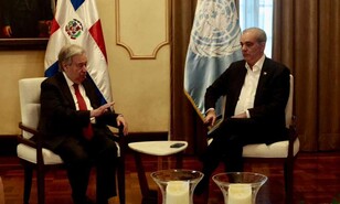 Luis Abinader se re&uacute;ne con el secretario general de la ONU en el Palacio Nacional
