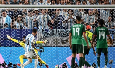 Con triplete hist&oacute;rico de Messi, Argentina golea a Argelia en su debut mundialista