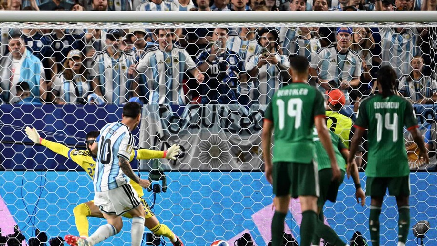 Con triplete histórico de Messi, Argentina golea a Argelia en su debut mundialista Con triplete histórico de Messi, Argentina golea a Argelia en su debut mundialista