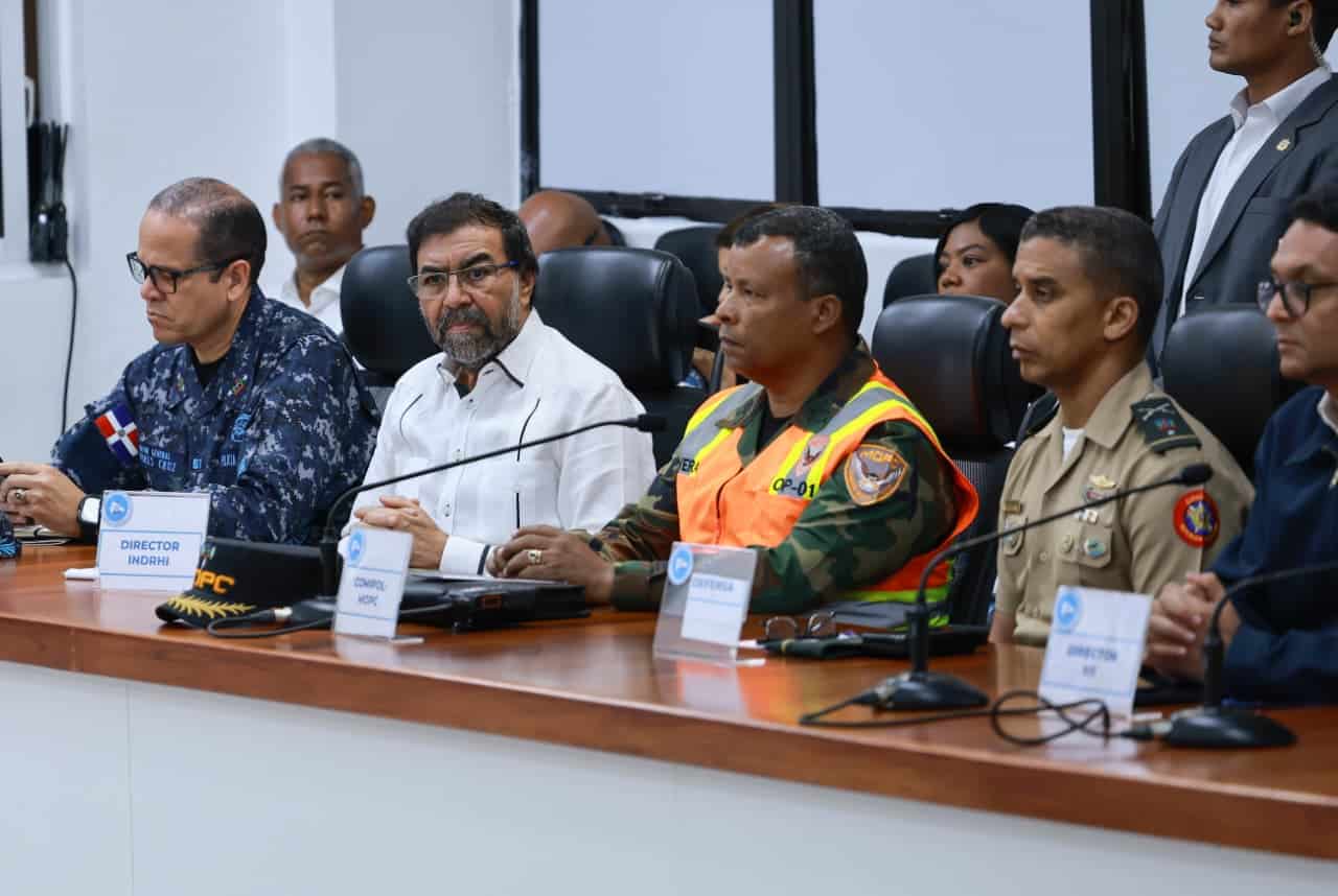Autoridades durante lanzamiento.