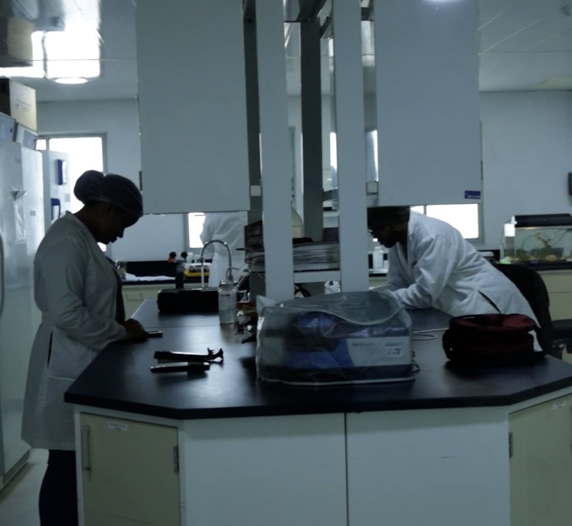 Laboratorio donde la Caasd analiza la calidad del agua que sirve a la población.