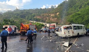 Al menos siete polic&iacute;as muertos y diez lesionados en un accidente de tr&aacute;fico en Honduras