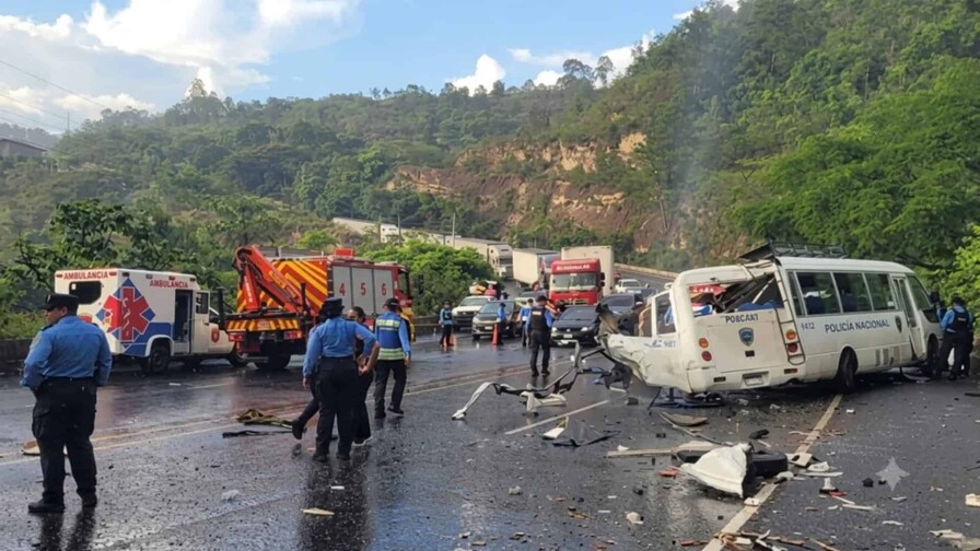 Al menos siete policías muertos y diez lesionados en un accidente de tráfico en Honduras Al menos siete policías muertos y diez lesionados en un accidente de tráfico en Honduras