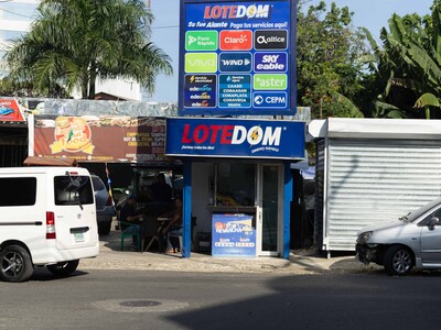 Banca Lotedom en Santo Domingo en el debate del espacio peatonal