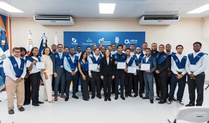 M&aacute;s de 50 j&oacute;venes de Cristo Rey y Villas Agr&iacute;colas se grad&uacute;an del programa "Futuro de Esperanza" 