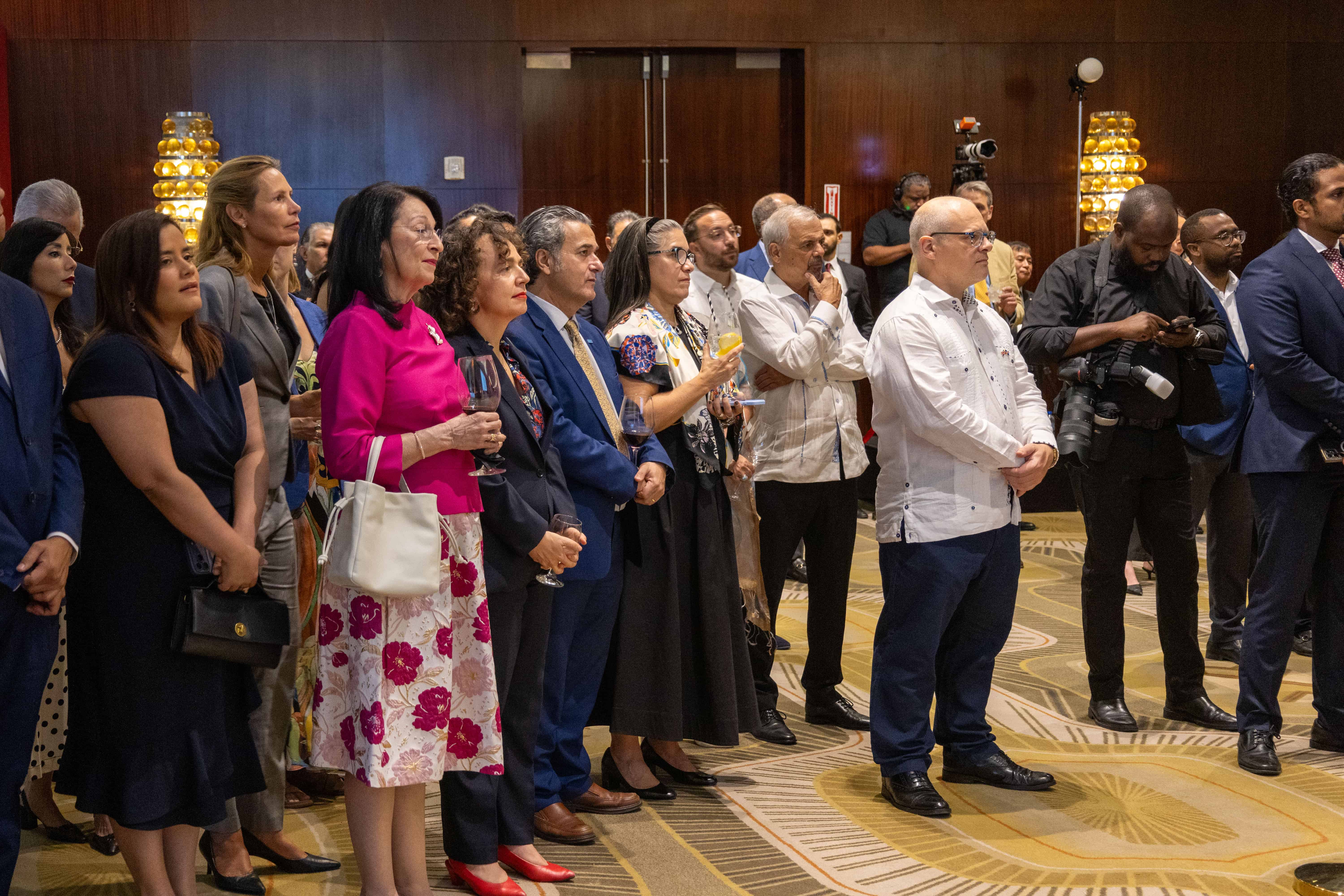 La velada realizada en el hotel Real Intercontinental reunió a representantes gubernamentales de ambos países, empresarios e intelectuales.
