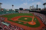 Fenway Park, en Boston, tiene 114 años y el Quisqueya 71 Fenway Park, en Boston, tiene 114 años y el Quisqueya 71