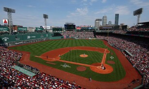 Fenway Park, en Boston, tiene 114 a&ntilde;os y el Quisqueya 71