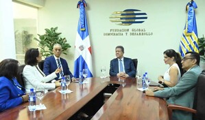 Leonel Fern&aacute;ndez recibe a presidenta del Parlacen en Funglode para discutir integraci&oacute;n regional