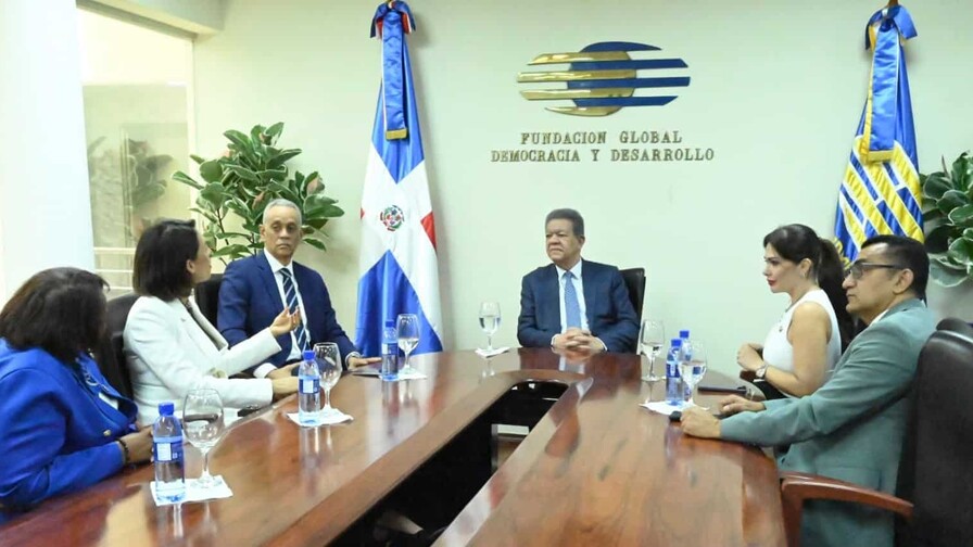 Leonel Fernández recibe a presidenta del Parlacen en Funglode para discutir integración regional Leonel Fernández recibe a presidenta del Parlacen en Funglode para discutir integración regional