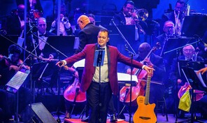 Artistas dominicanos rinden homenaje a Alex Bueno tras su fallecimiento Artistas dominicanos rinden homenaje a Alex Bueno tras su fallecimiento