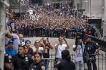 Manhattan se tiñe de naranja y azul en el multitudinario desfile de los Knicks