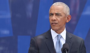 Barack y Michelle Obama reciben a primeros visitantes de su Centro Presidencial en Chicago
