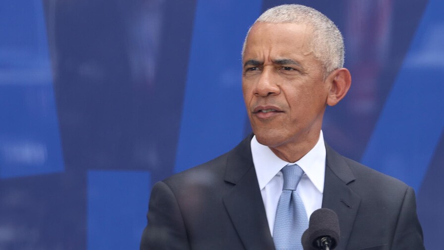Barack y Michelle Obama reciben a primeros visitantes de su Centro Presidencial en Chicago