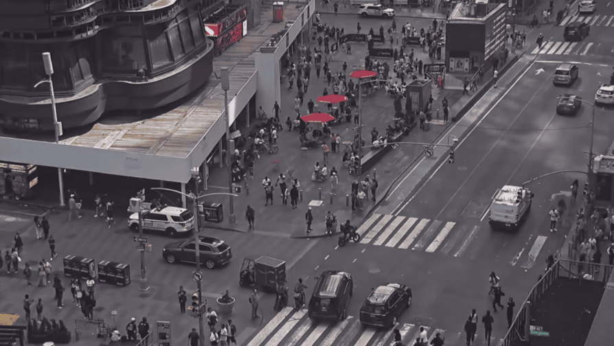 Un adolescente detenido tras pelea masiva que desató disparos y caos en Times Square Un adolescente detenido tras pelea masiva que desató disparos y caos en Times Square