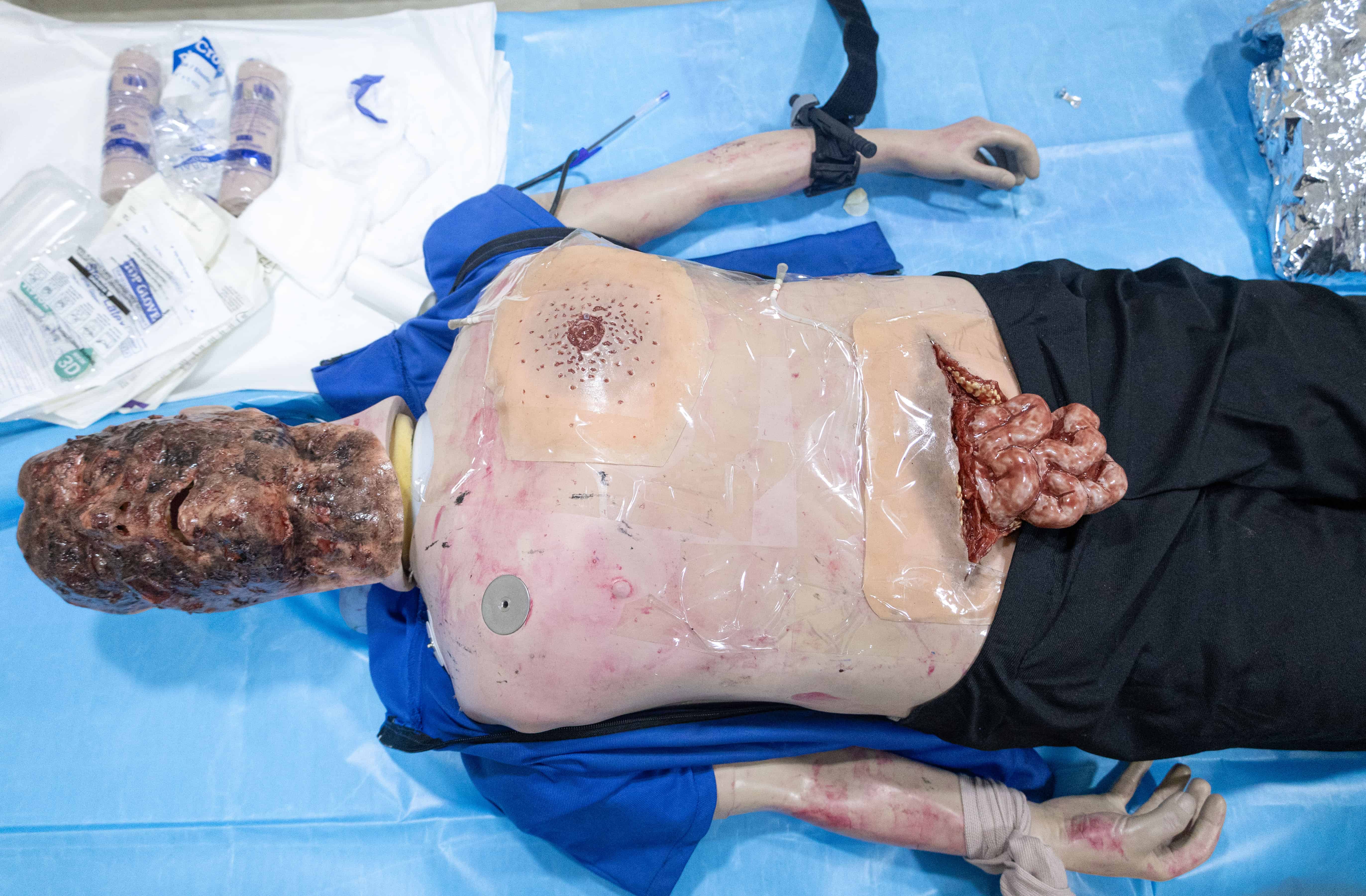 Maniquí utilizado para simular una persona herida