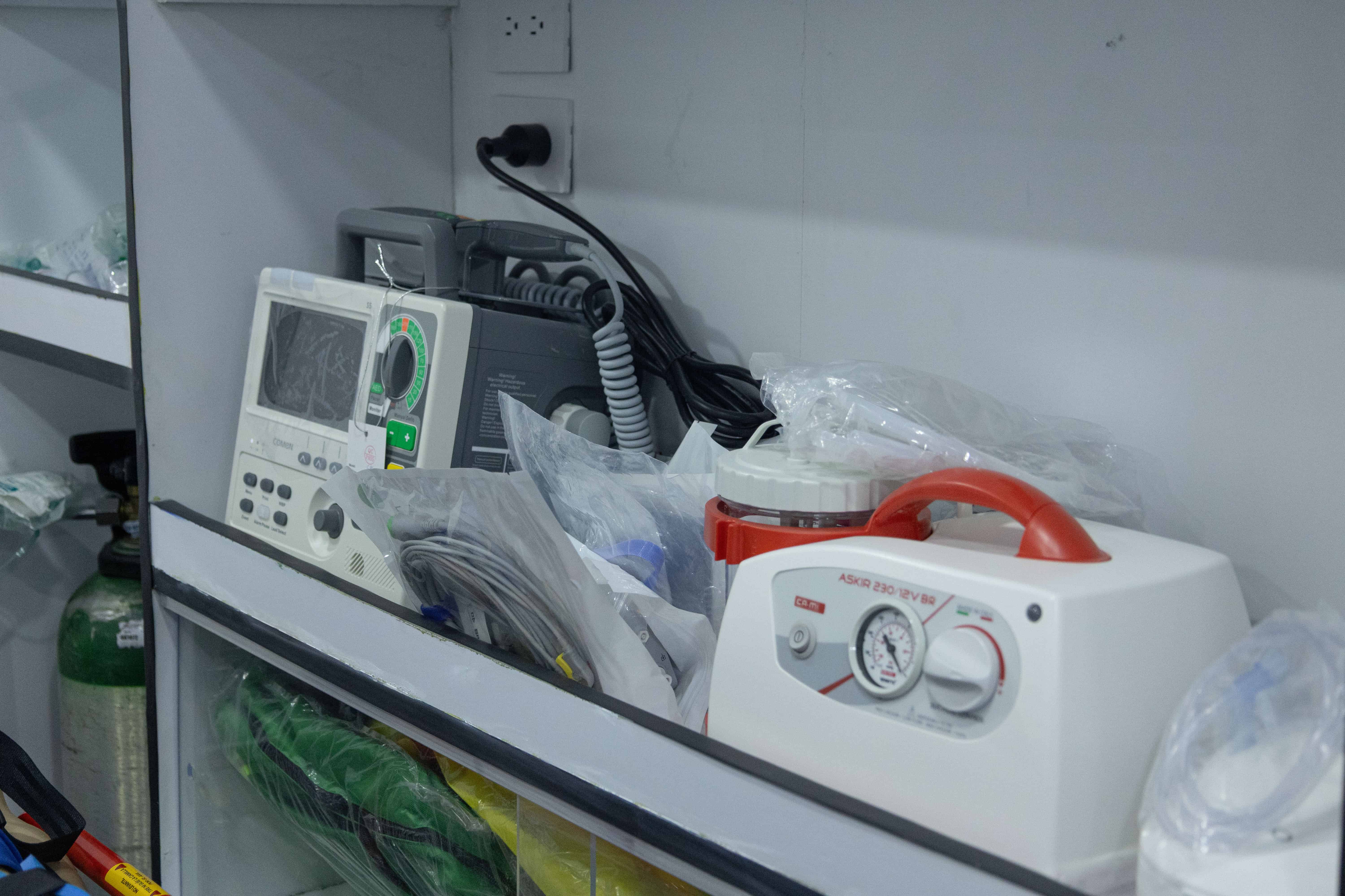 Parte de los insumos en el espacio de simulación de emergencias del DAEH