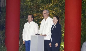 El presidente Abinader y Carolina Mej&iacute;a inauguran el Paseo 30 de Mayo