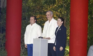 El presidente Abinader y Carolina Mej&iacute;a inauguran el Paseo 30 de Mayo