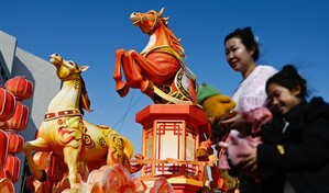 China celebra el Barco del Drag&oacute;n con reservas de turistas for&aacute;neos un 500 % al alza
