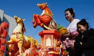 China celebra el Barco del Drag&oacute;n con reservas de turistas for&aacute;neos un 500 % al alza
