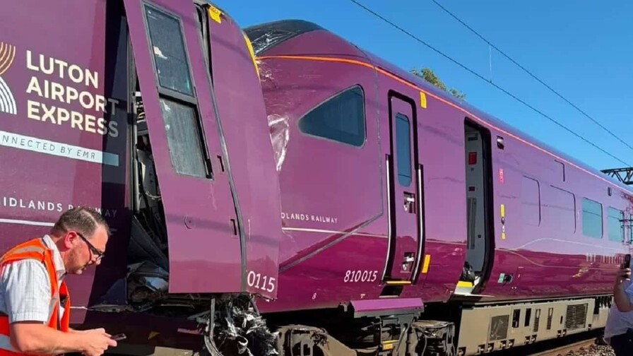 Dos trenes colisionan cerca de Bedford, Inglaterra Dos trenes colisionan cerca de Bedford, Inglaterra