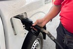 El Gobierno congela por 90 d&iacute;as el precio de combustibles esenciales