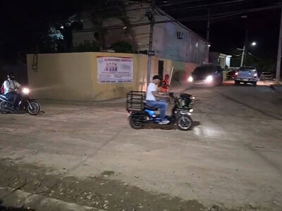 Habilitan tránsito en calle de Santiago afectada por un hundimiento