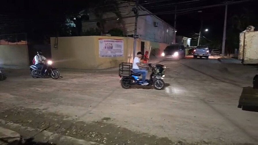 Reabren el tránsito en calle de Santiago afectada por hundimiento Reabren el tránsito en calle de Santiago afectada por hundimiento