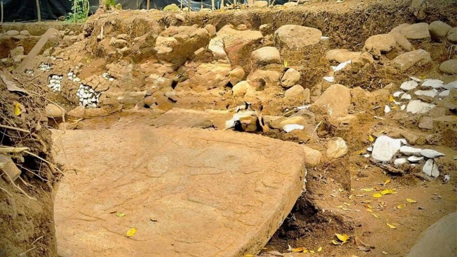 Hallan estructura y estela prehispánicas nunca vistas en México Hallan estructura y estela prehispánicas nunca vistas en México