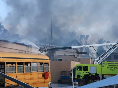 Incendio en hotel de Bayahíbe sigue activo tras más de cinco horas
