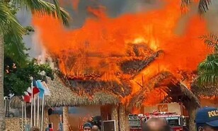 Incendio afecta un hotel en Bayah&iacute;be