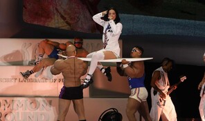 Katy Perry divierte con su universo tecnológico e interactivo en Santiago Katy Perry divierte con su universo tecnológico e interactivo en Santiago