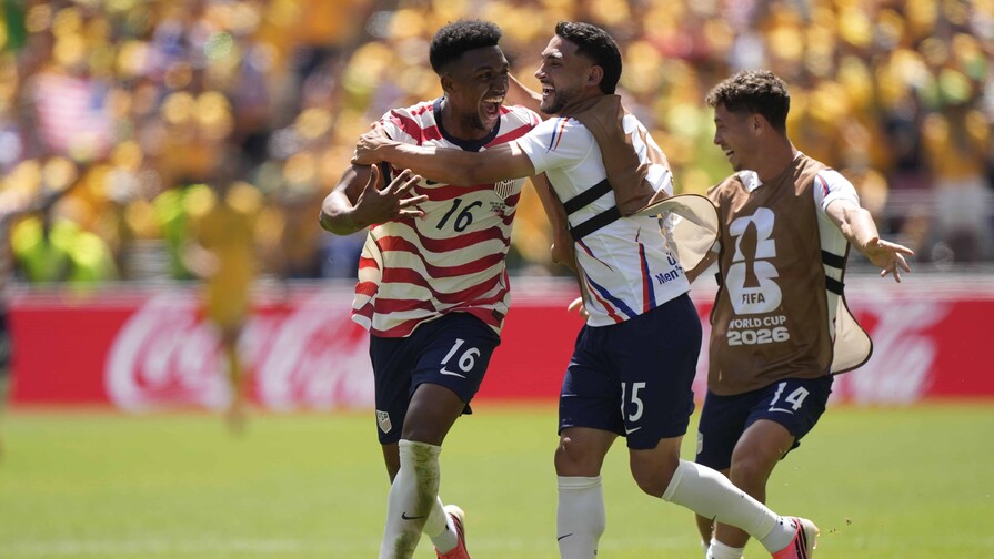 Estados Unidos gana 2-0 a Australia y clasifica a dieciseisavos del Mundial
