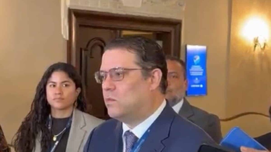 Sanz Lovatón defiende política de combustibles pese a reducción del petróleo Sanz Lovatón defiende política de combustibles pese a reducción del petróleo