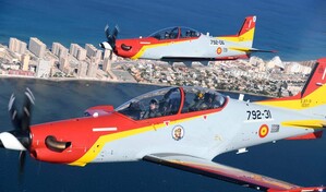 El rey espa&ntilde;ol Felipe VI y la princesa Leonor vuelan juntos en dos aviones militares