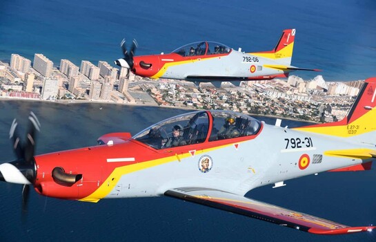 El rey espa&ntilde;ol Felipe VI y la princesa Leonor vuelan juntos en dos aviones militares