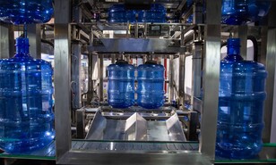 El precio de no confiar en el agua de la llave