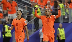 Las camisetas que usaron los neerlandeses ante Jap&oacute;n recaudan 59.069 euros en subasta