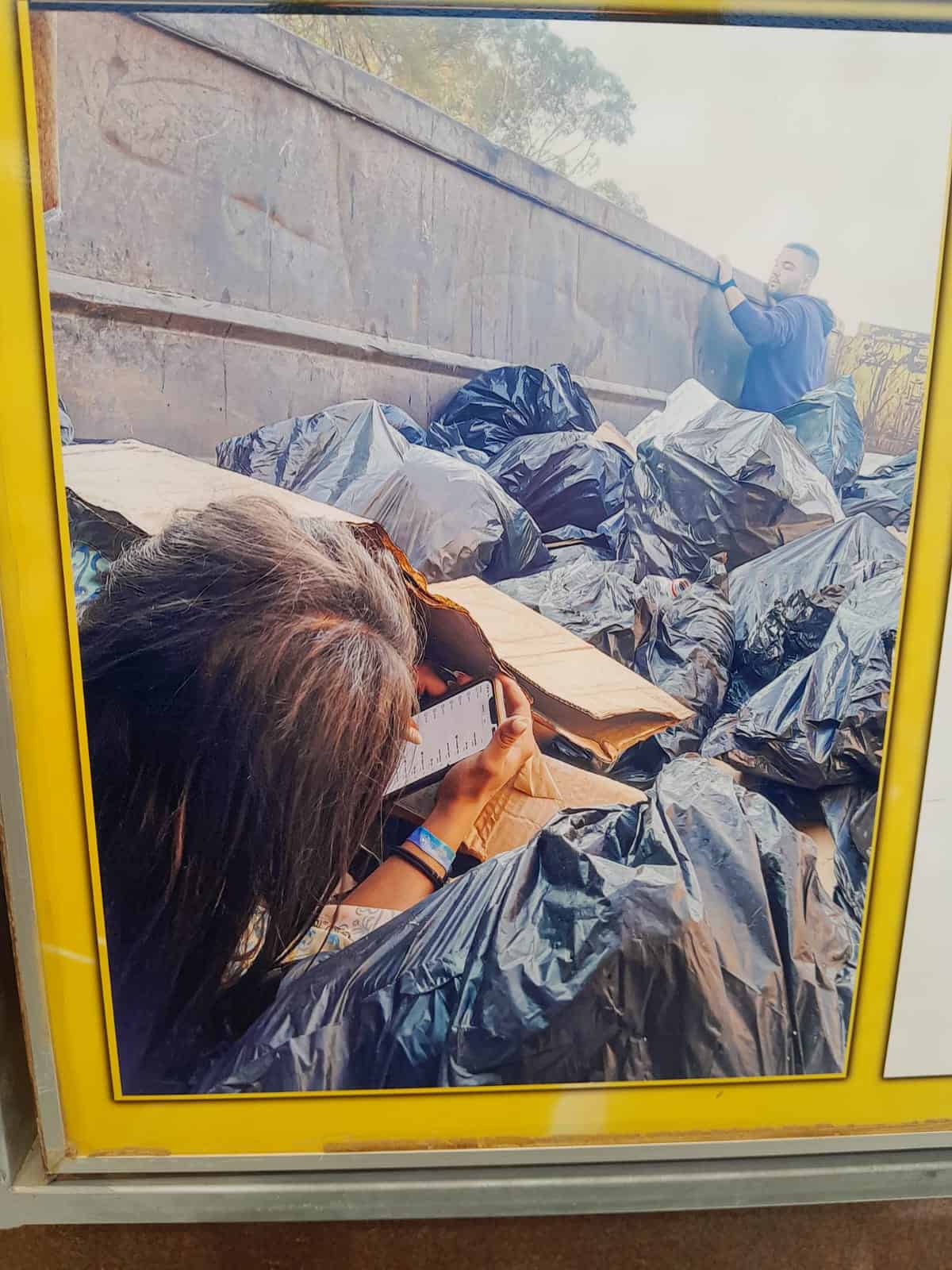 Por horas el furg&oacute;n se convirti&oacute; en un refugio.