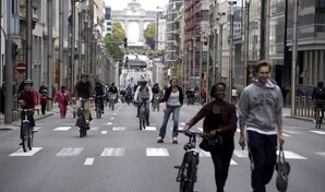 Caminar al aire libre &iexcl;sin pantallas! para cuidar la vista