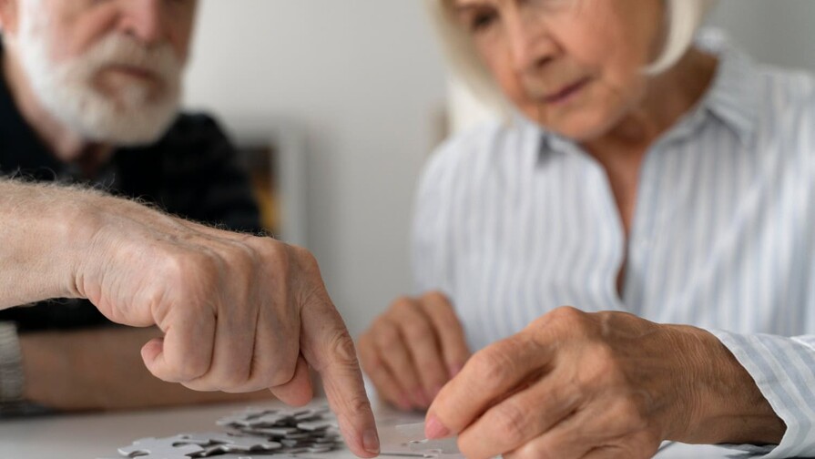 El alzh&eacute;imer entre  los olvidos intermitentes y la alteraci&oacute;n de la familia