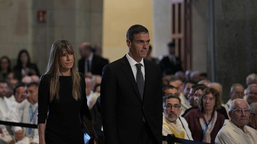 Un juez quita el pasaporte y envía a juicio a la esposa del presidente de gobierno español Un juez quita el pasaporte y envía a juicio a la esposa del presidente de gobierno español