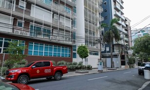 Bomberos sofocan incendio en cocina de apartamento en torre residencial de Naco