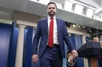 Vance viaja hacia Suiza para participar en la primera ronda de negociaciones con Irán