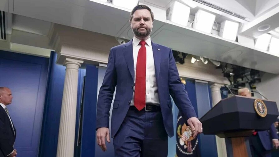 Vance viaja hacia Suiza para participar en la primera ronda de negociaciones con Irán Vance viaja hacia Suiza para participar en la primera ronda de negociaciones con Irán