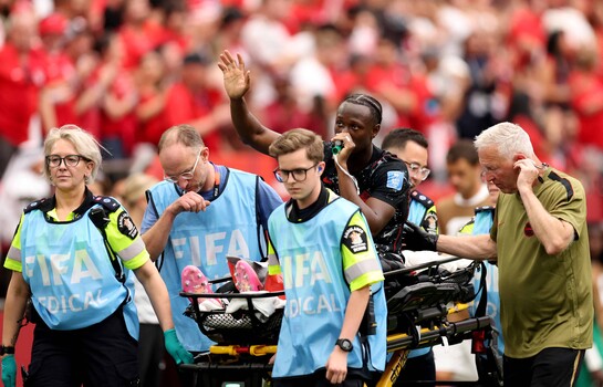 Isma&euml;l Kon&eacute; sufre grave fractura de tibia y peron&eacute; en el Mundial y pasa por el quir&oacute;fano