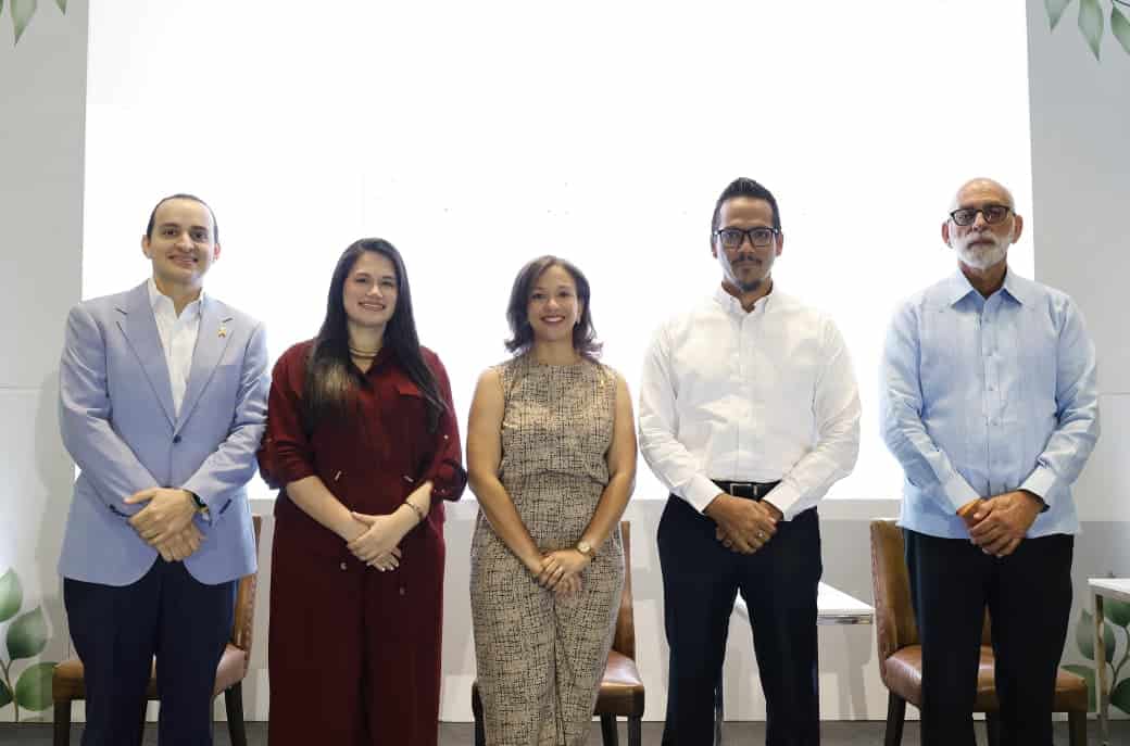 Parte de los panelistas